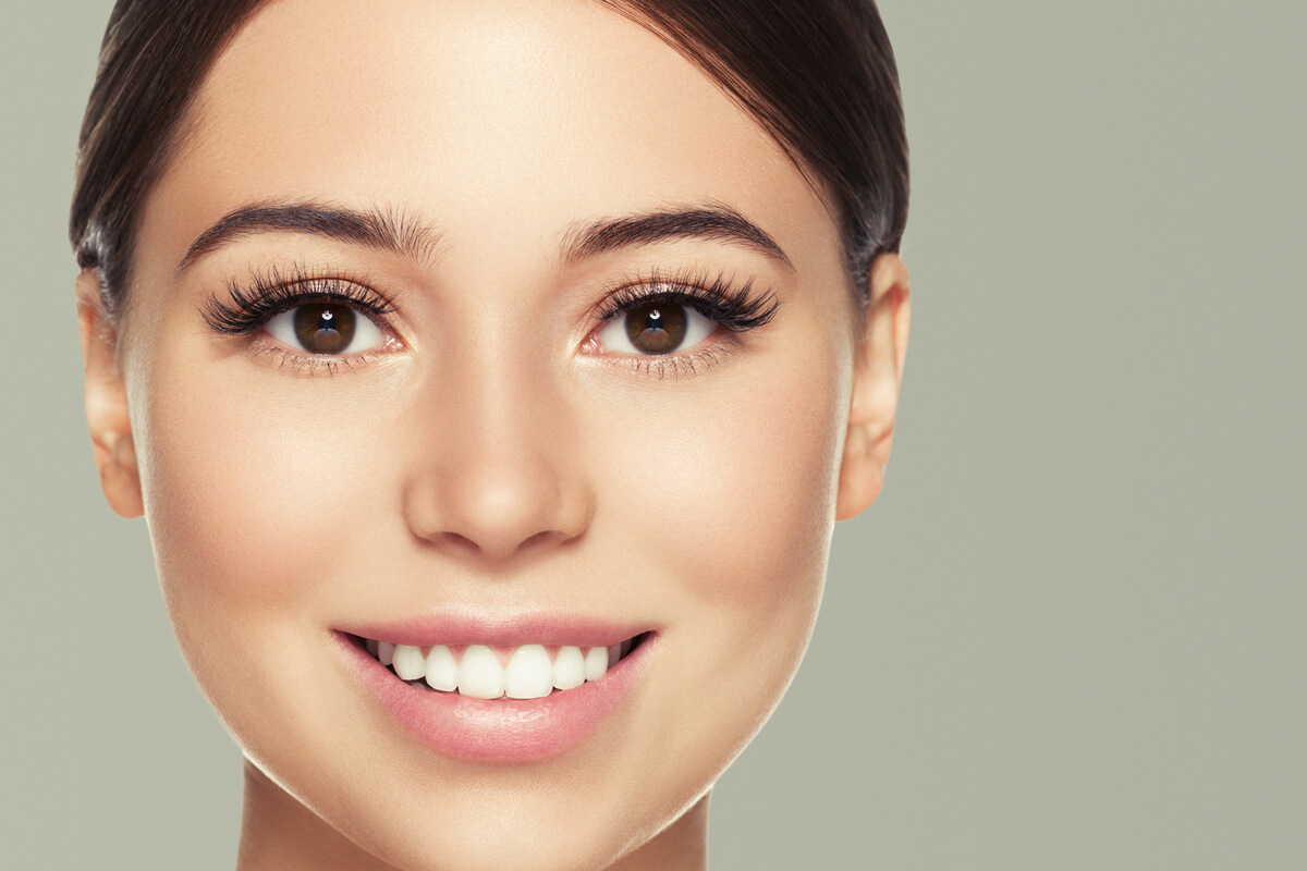 woman face close up natural make up healthy skin